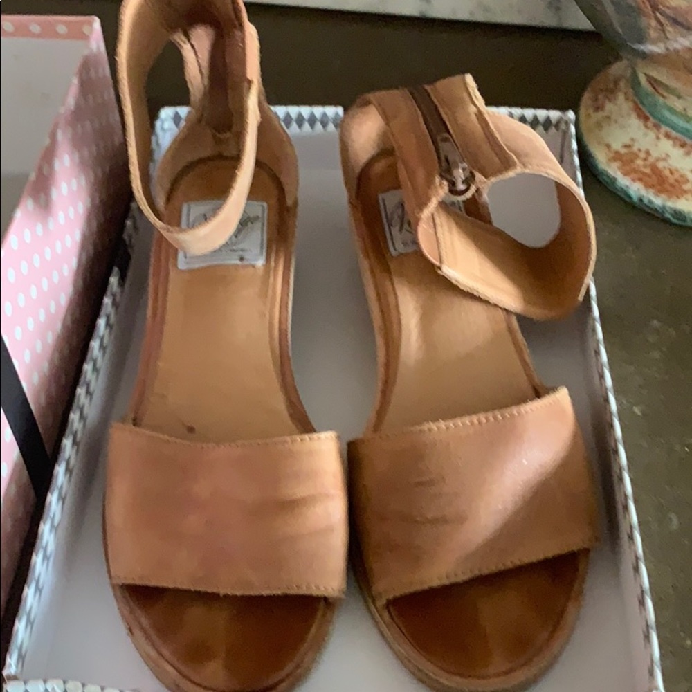 Jeffrey Campbell 8.5 tan sandals